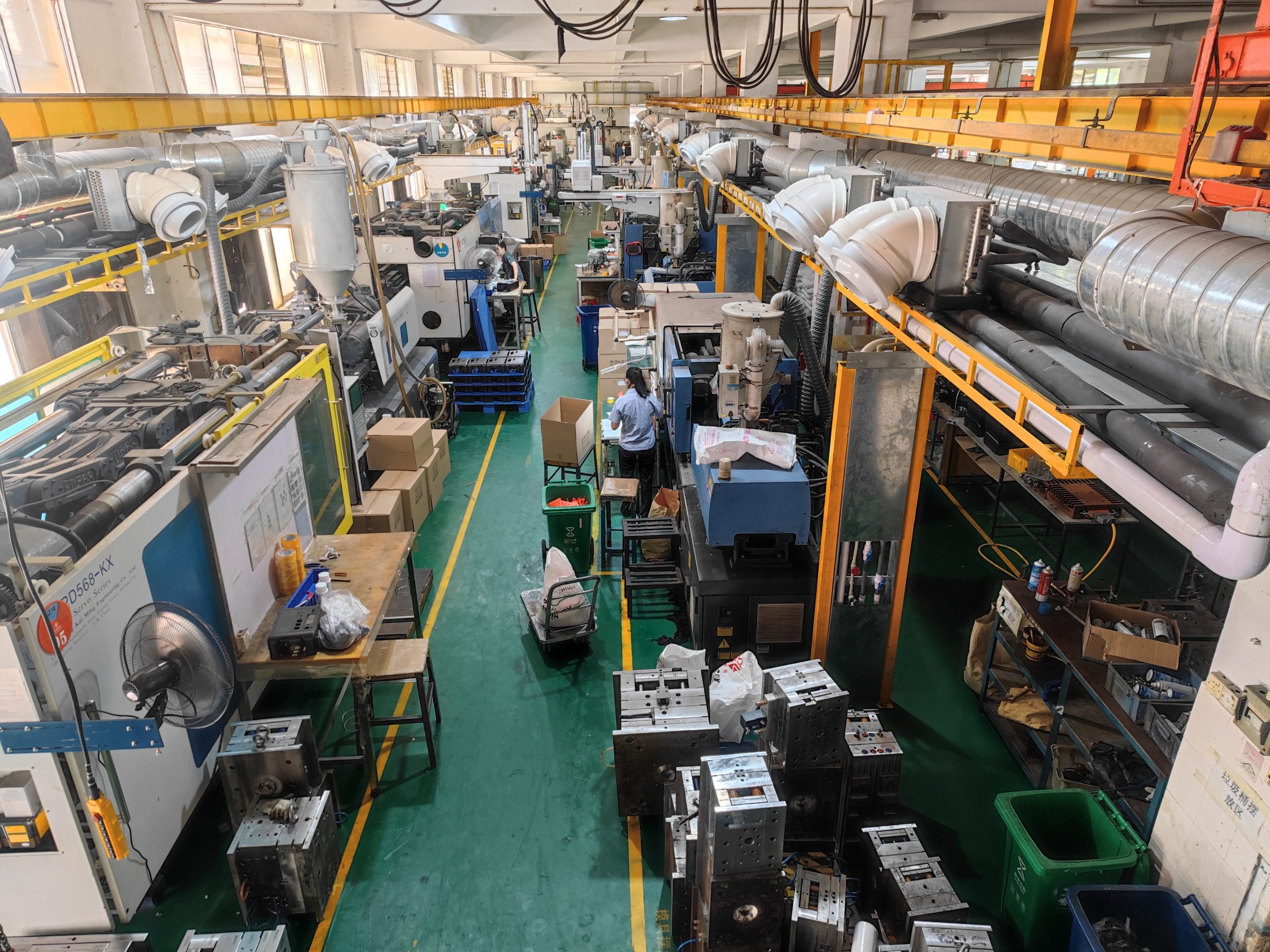 Injection molding production workshop